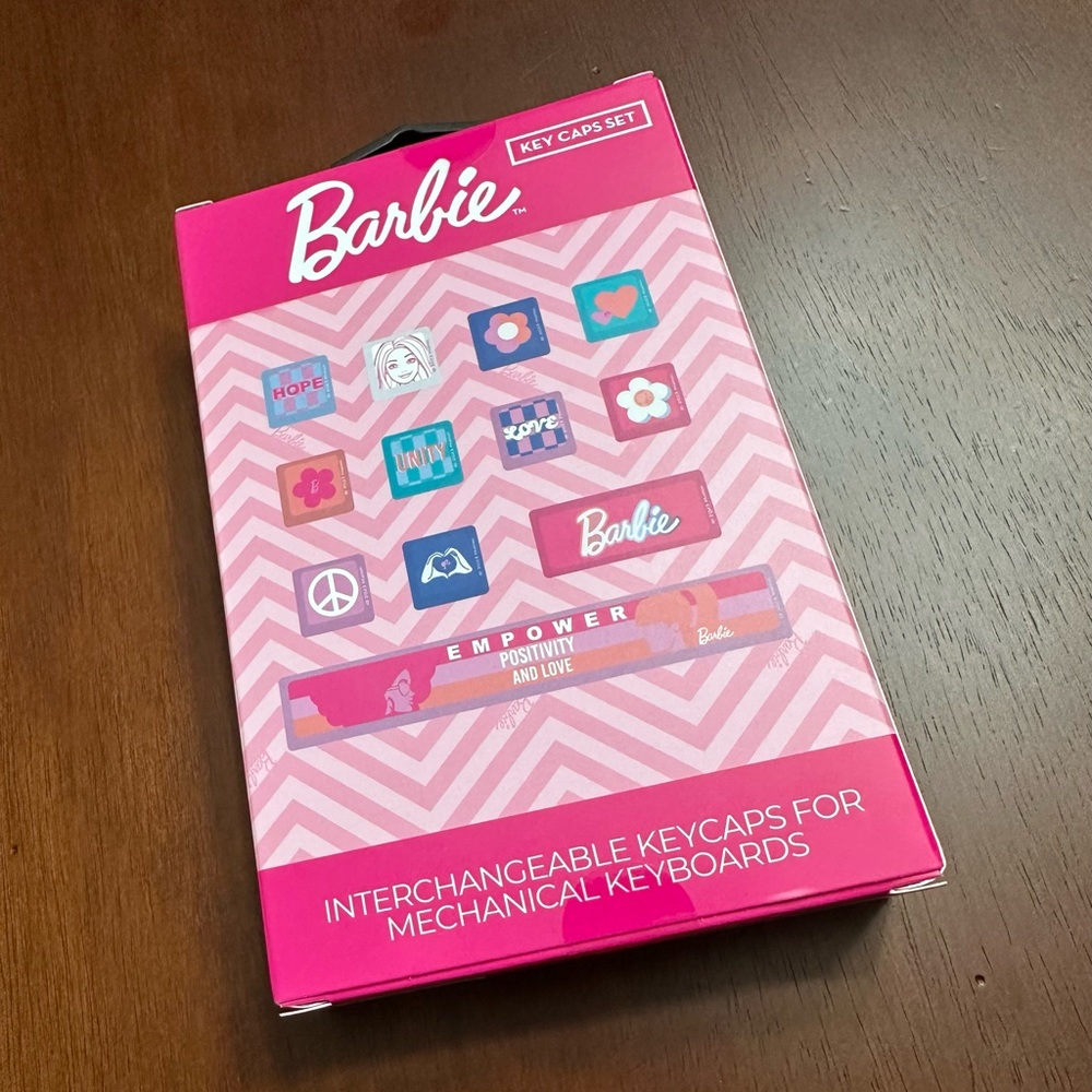 Barbie Key Caps Set - Picture 3 of 3